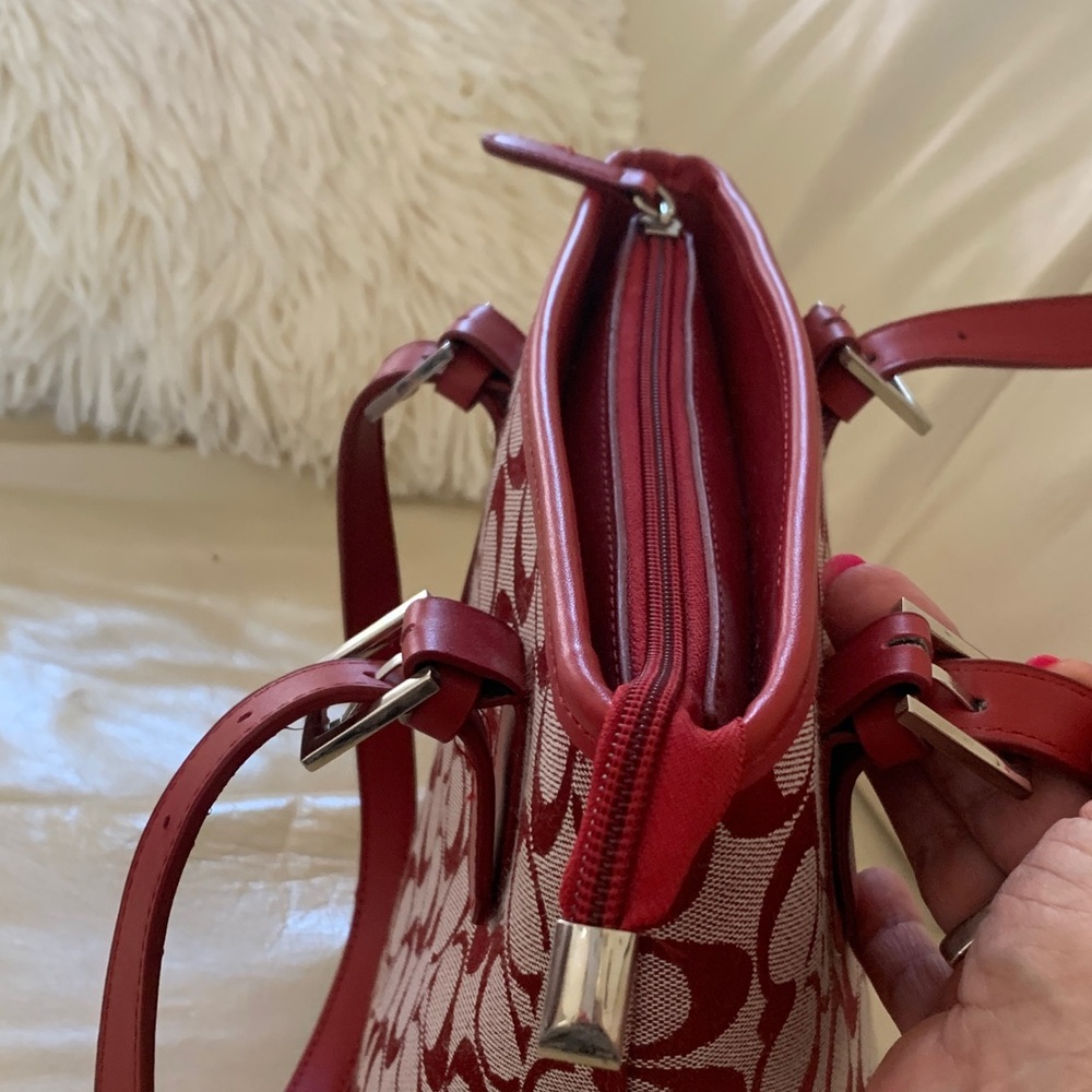 Elegant Red Patterned Shoulder Bag - image 3